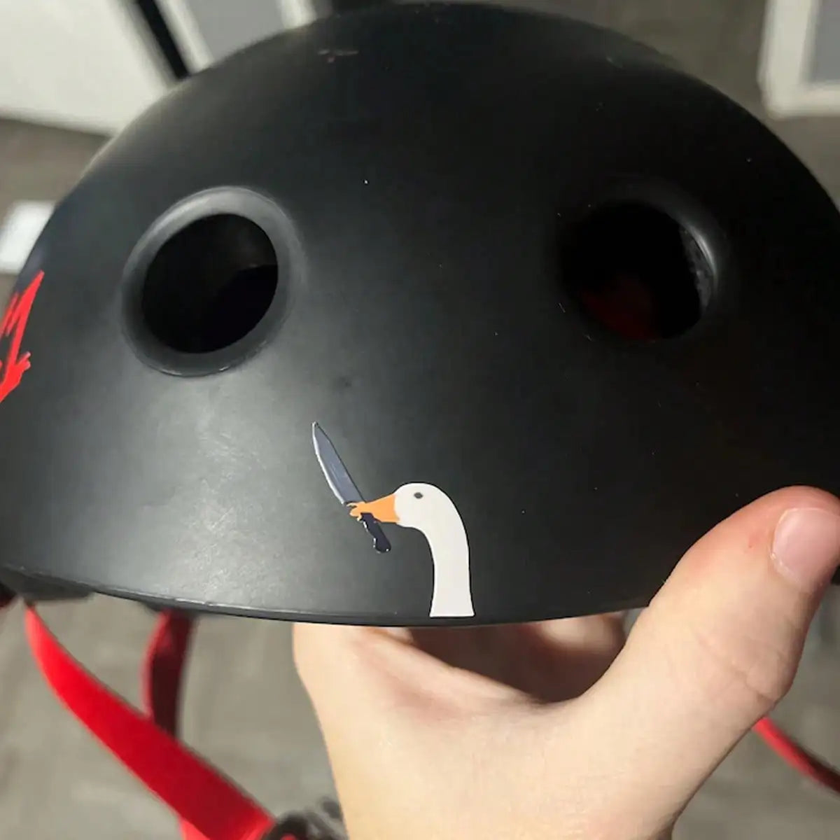 Adesivo Auto Oca con Coltello – Decal Vinile Impermeabile Divertente