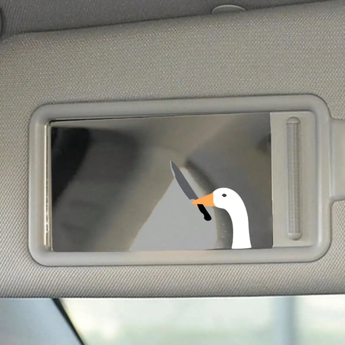 Adesivo Auto Oca con Coltello – Decal Vinile Impermeabile Divertente