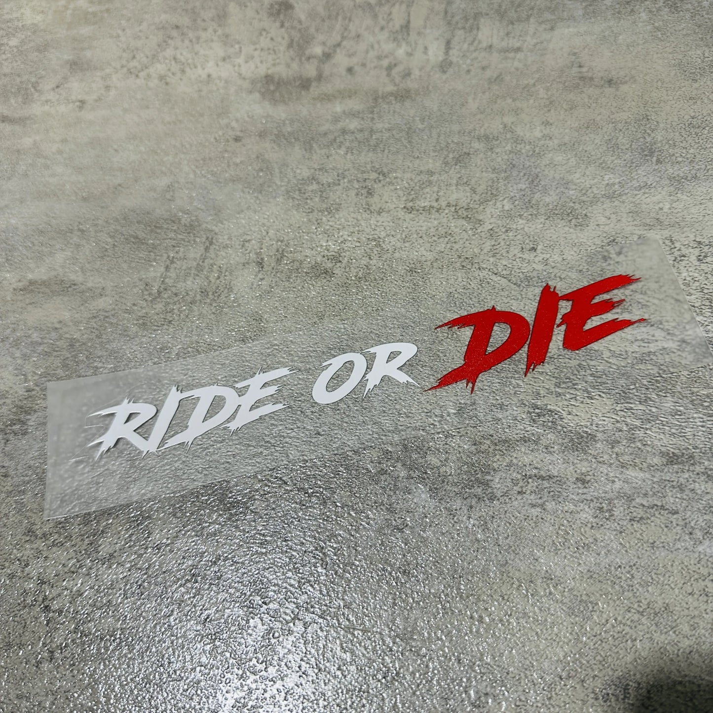 Adesivo Vinile Impermeabile Casco Moto – Scritta Ride or Die Rosso e Bianco
